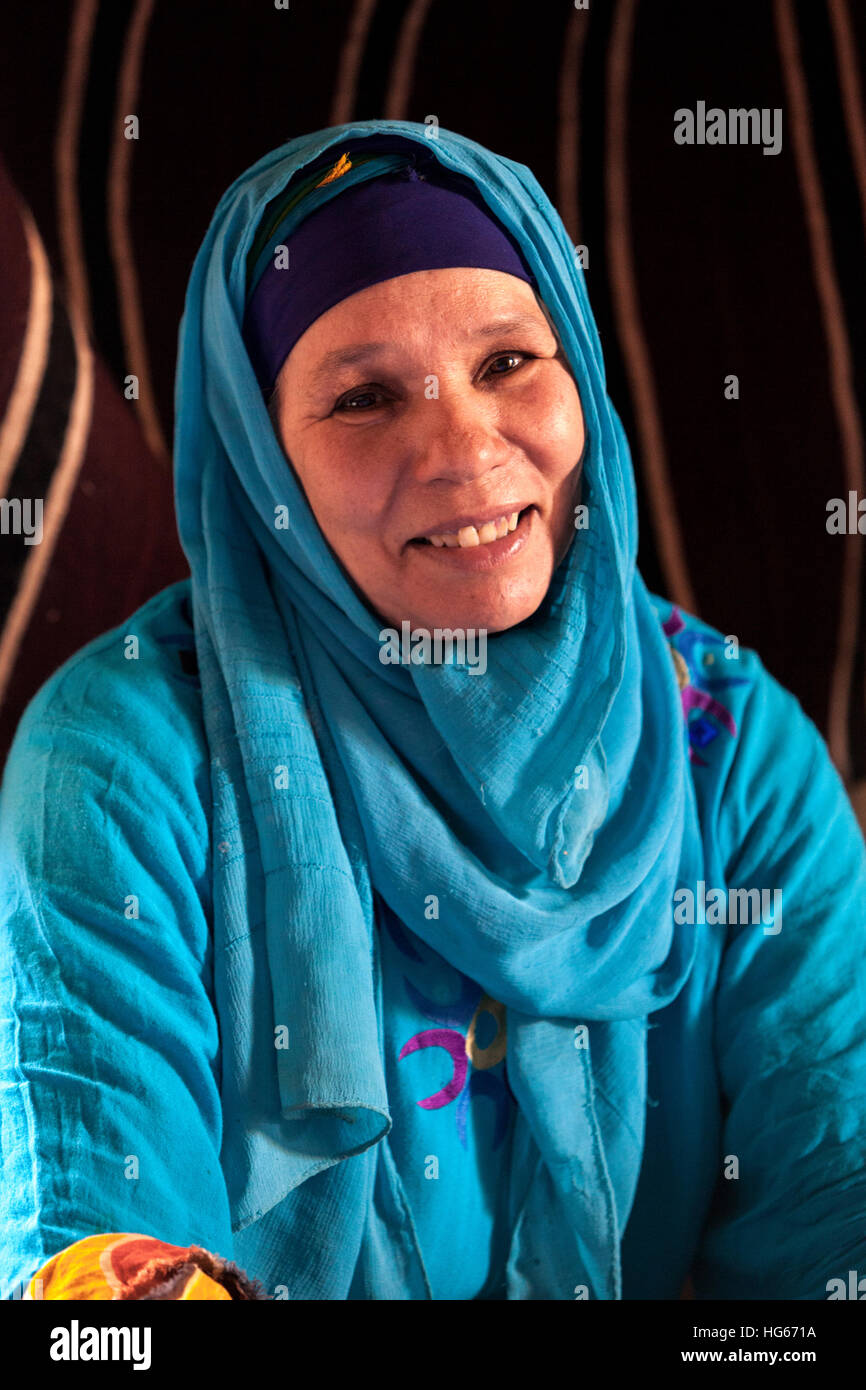 Ksar Elkhorbat, Marokko.  Frau mittleren Alters Amazigh-Berber. Stockfoto