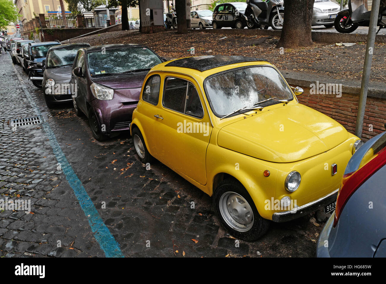 Fiat 500 in Rom Stockfoto