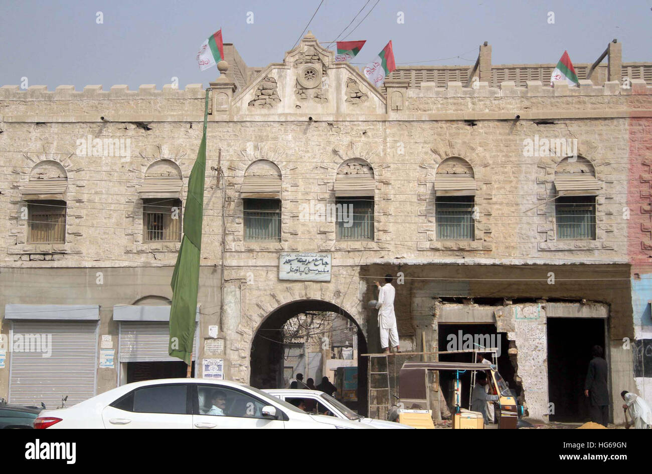 Karachi, Pakistan. 4. Januar 2017. Immer mehr Geschäfte in der Malir Stadt Compound gebaut, untergräbt die Struktur des alten Gebäudes die versiegelten Tempel in Malir bedroht sind von Karachi auf Mittwoch, 4. Januar 2017. Bildnachweis: Asianet-Pakistan/Alamy Live-Nachrichten Stockfoto