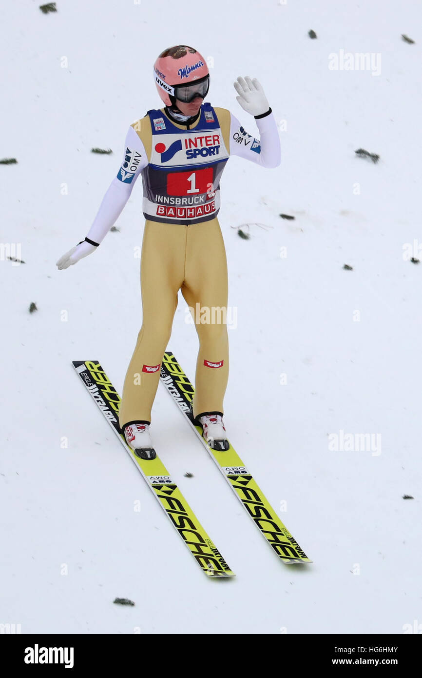 04.01.2017. Innsbruck, Österreich. Österreichs Stefan Kraft landet nach seinem Sprung aus der