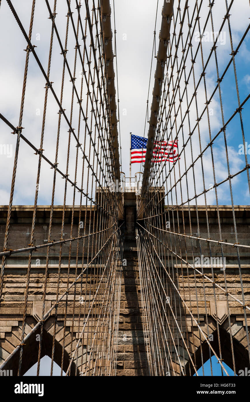 Die Brooklyn Bridge ist eine Straßenbrücke in New York City und ist eine der ältesten Hängebrücken in den Vereinigten Staaten. Im Jahre 1883 abgeschlossen, es verbindet die Stockfoto