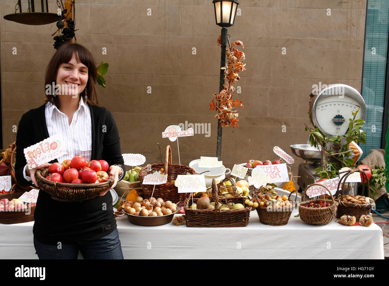 Italien Casola Valsenio "Festa dei Frutti Dimenticati" verschiedenen Herbstfrüchte auf dem Display Stockfoto