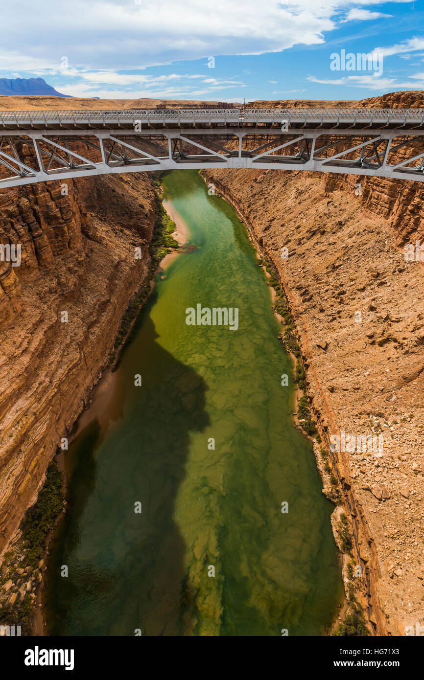 Navajo-Brücke über den Colorado River und Marble Canyon am Rande der Navajo Nation, angrenzend an Glen Canyon National Recreation Area, Arizona Stockfoto