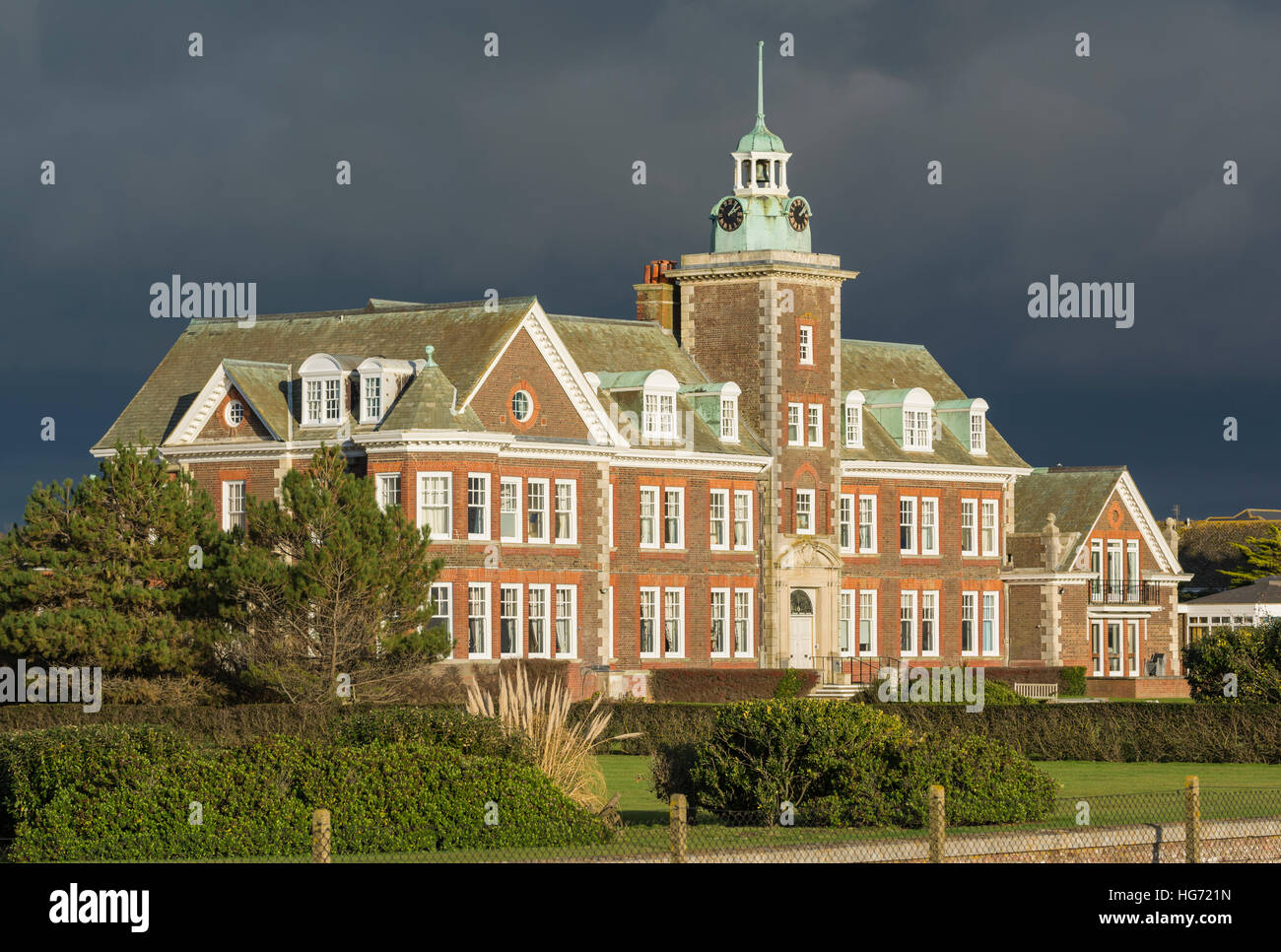 Rustington Convalescent Home, Grade II gelistet, in Rustington, West Sussex, England, UK, erbaut 1897 im Neo-Caroline Stil. Pflegeheim. Pflegeleicht. Stockfoto