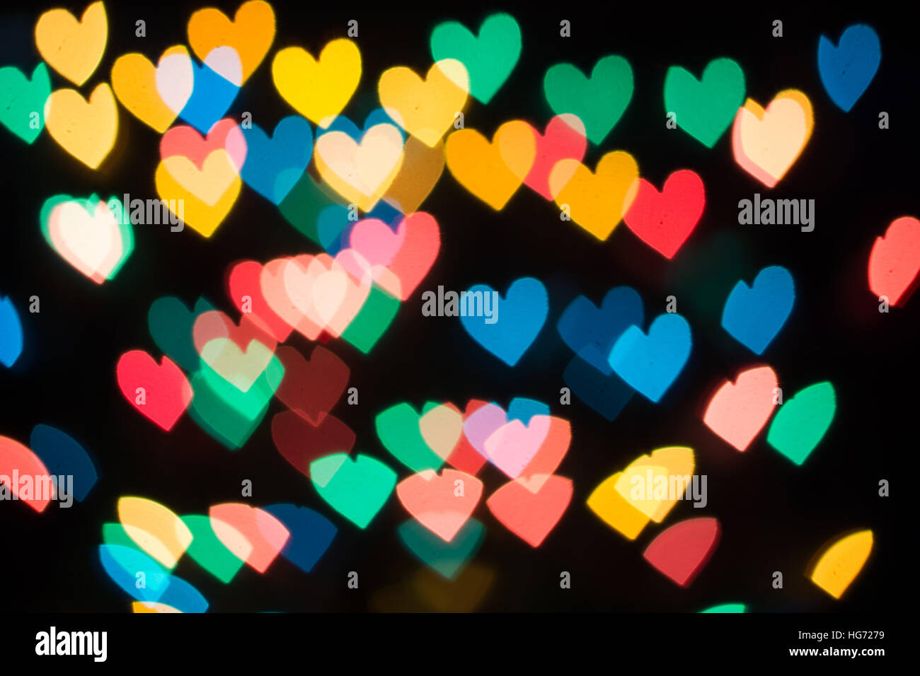 Herzförmige Bokeh zu verbreiten, auf dunklem Hintergrund Stockfoto