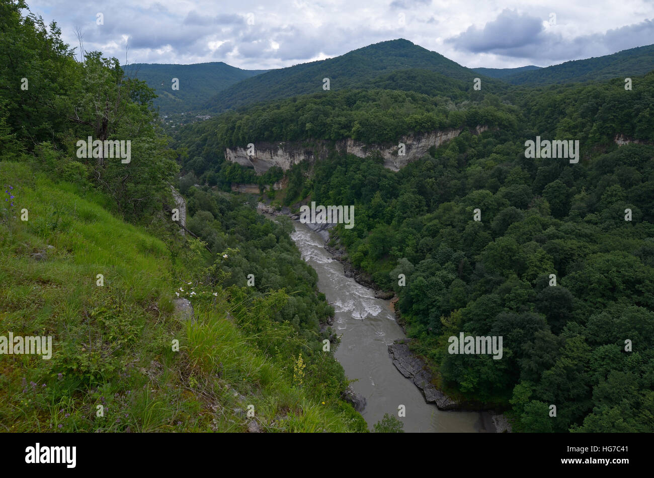 Tal des Flusses Berg Belaja. Republik von Adygea. Westlichen Kaukasus. Russland Stockfoto