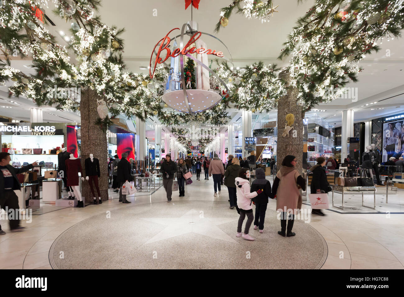 Kaufhaus Macys zu Weihnachten, Herald Square, New York. Stockfoto