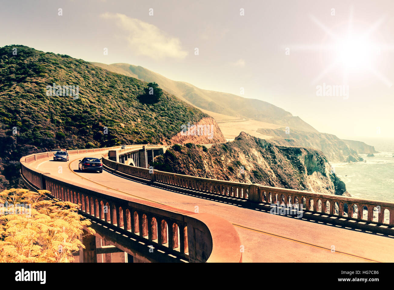 Bixby Creek Bridge auf dem Highway #1 an der Westküste der USA Süden nach Los Angeles, Big Sur Gegend reisen Stockfoto