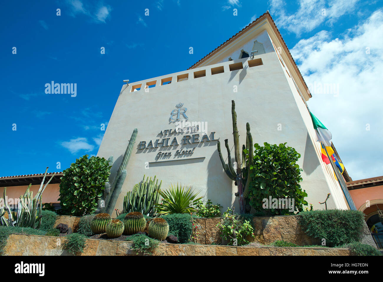 Vor dem Eingang Gran Hotel Atlantis Bahia Real, Corralejo, Fuerteventura, Kanarische Inseln, Spanien Stockfoto