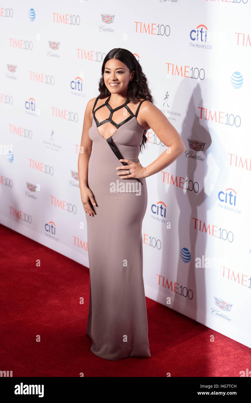 Gina Rodriguez kommt bei der 2016 Zeit 100 Gala Stockfoto