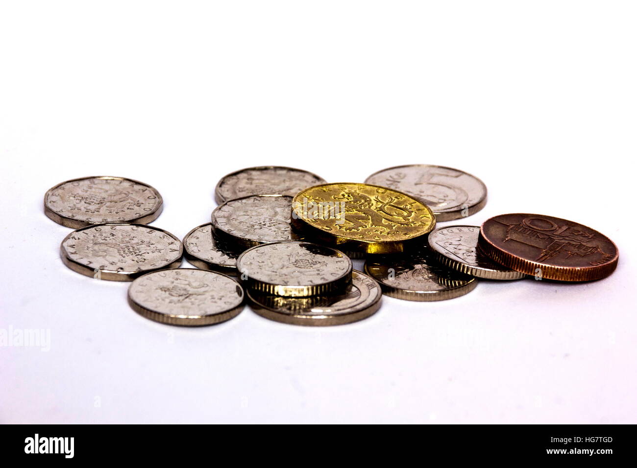 Tschechische Münze. Tschechische Geld auf weißem Hintergrund. Stockfoto