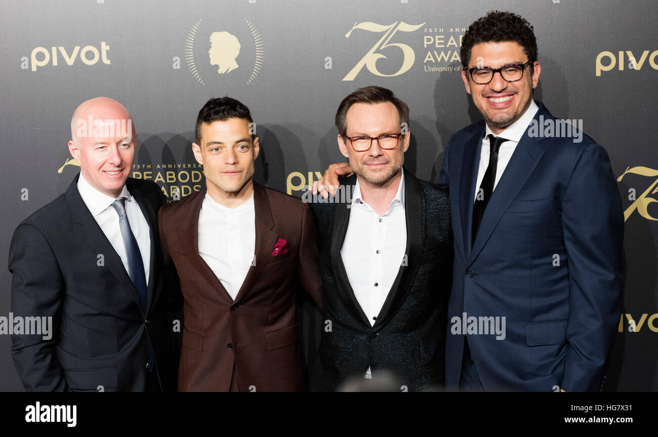 Rami Malek, Christian Slater und Sam Esmail kommen bei den 75. Peabody Awards am 21. Mai 2016 in New York City. Stockfoto