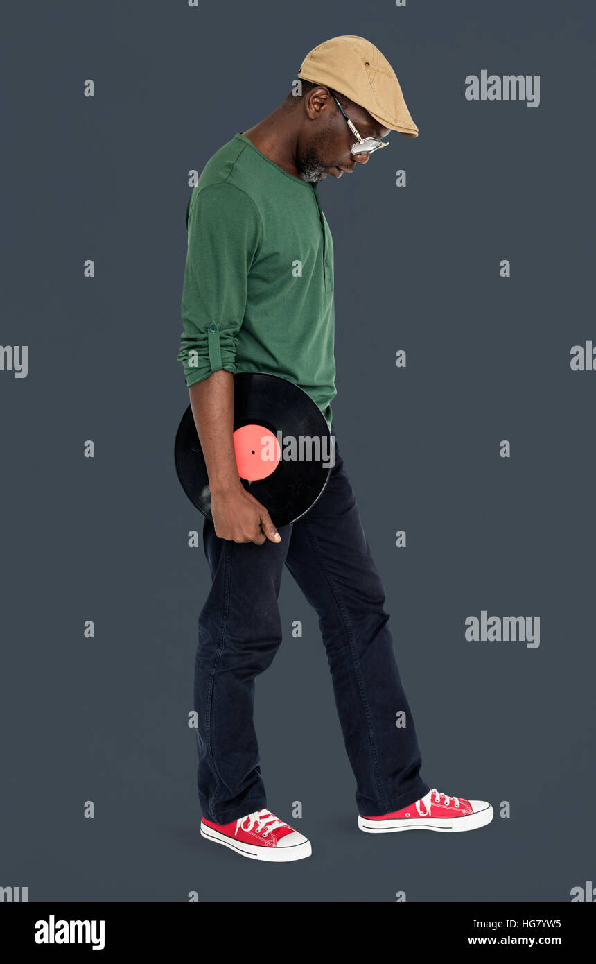 Mann hält Vinyl Retro-Konzept Stockfoto