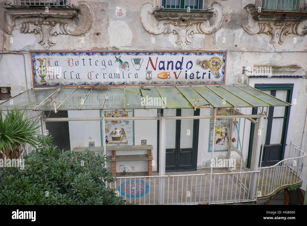 schöne Keramik aus der italienischen Stadt salerno Stockfoto