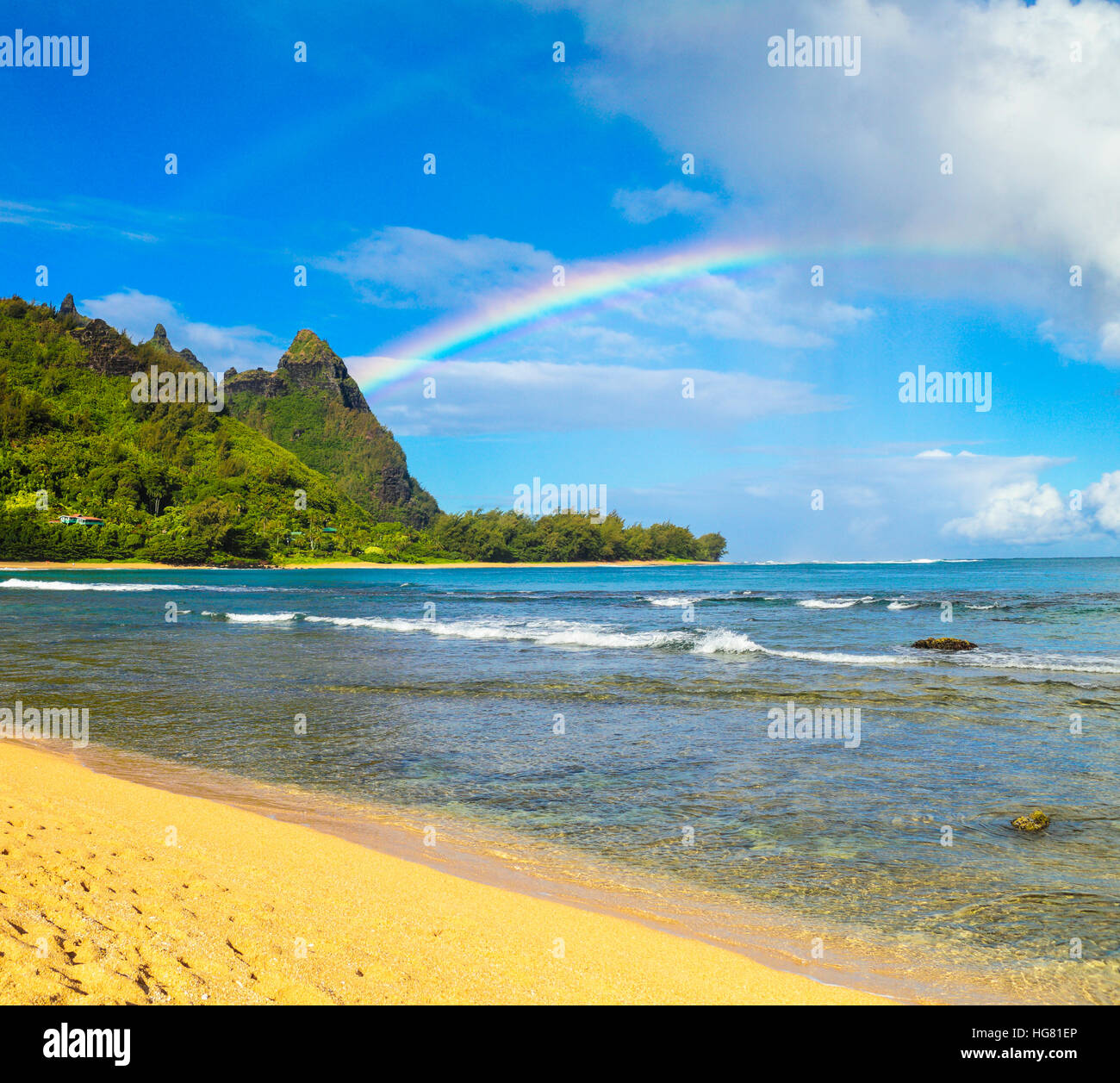 Doppelter Regenbogen am Mt. Makana, genannt Bali Hai in Haena, Kauai Stockfoto