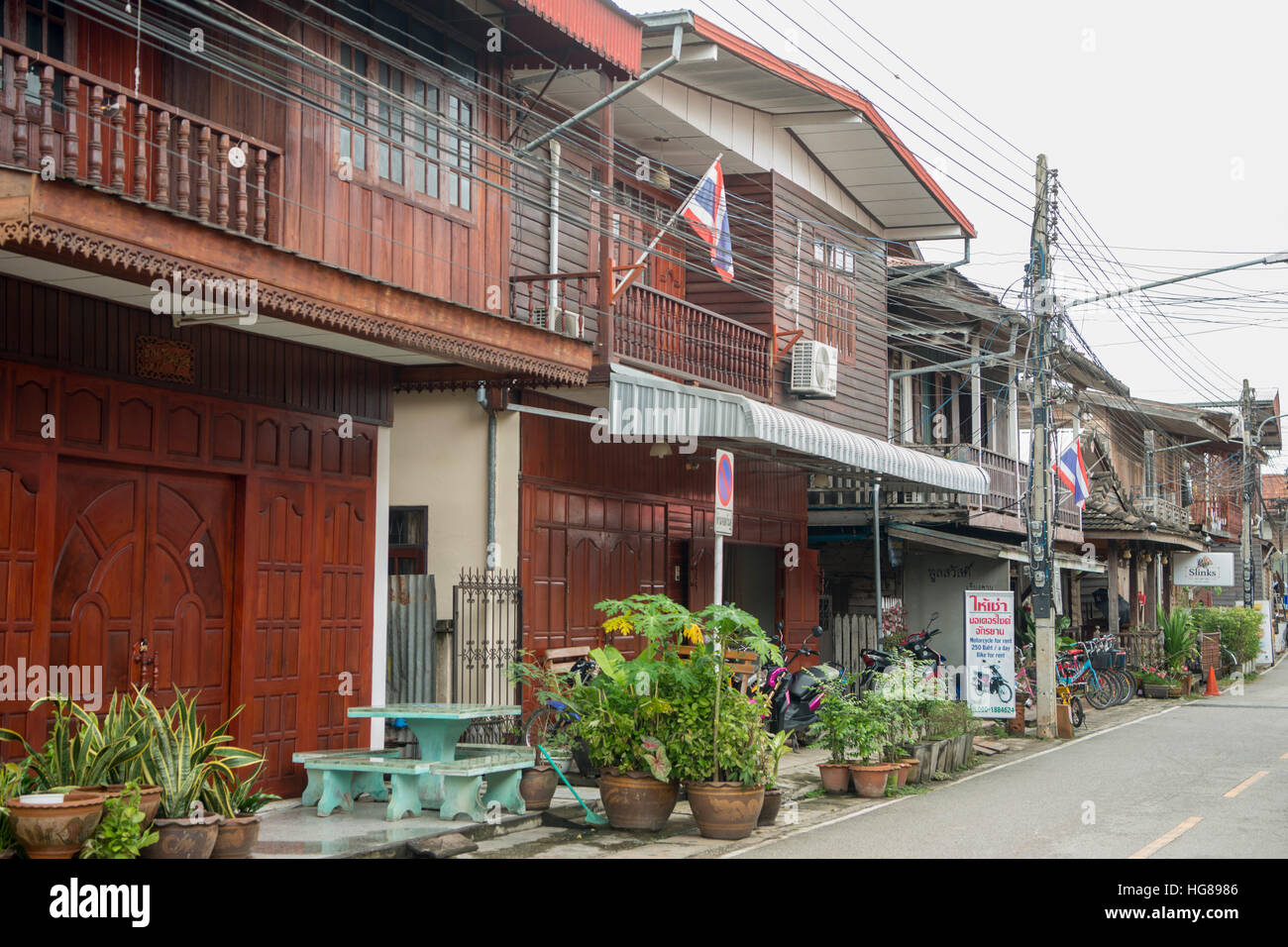 alte Holzhäuser in der alten Stadt von Chiang Khan im Isan in Nord-Ost-Thailand Stockfoto