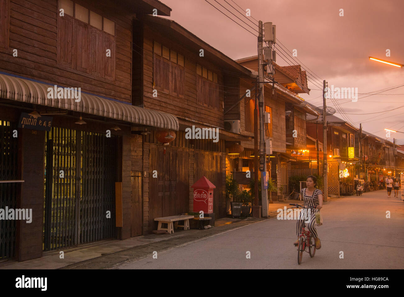alte Holzhäuser in der alten Stadt von Chiang Khan im Isan in Nord-Ost-Thailand Stockfoto