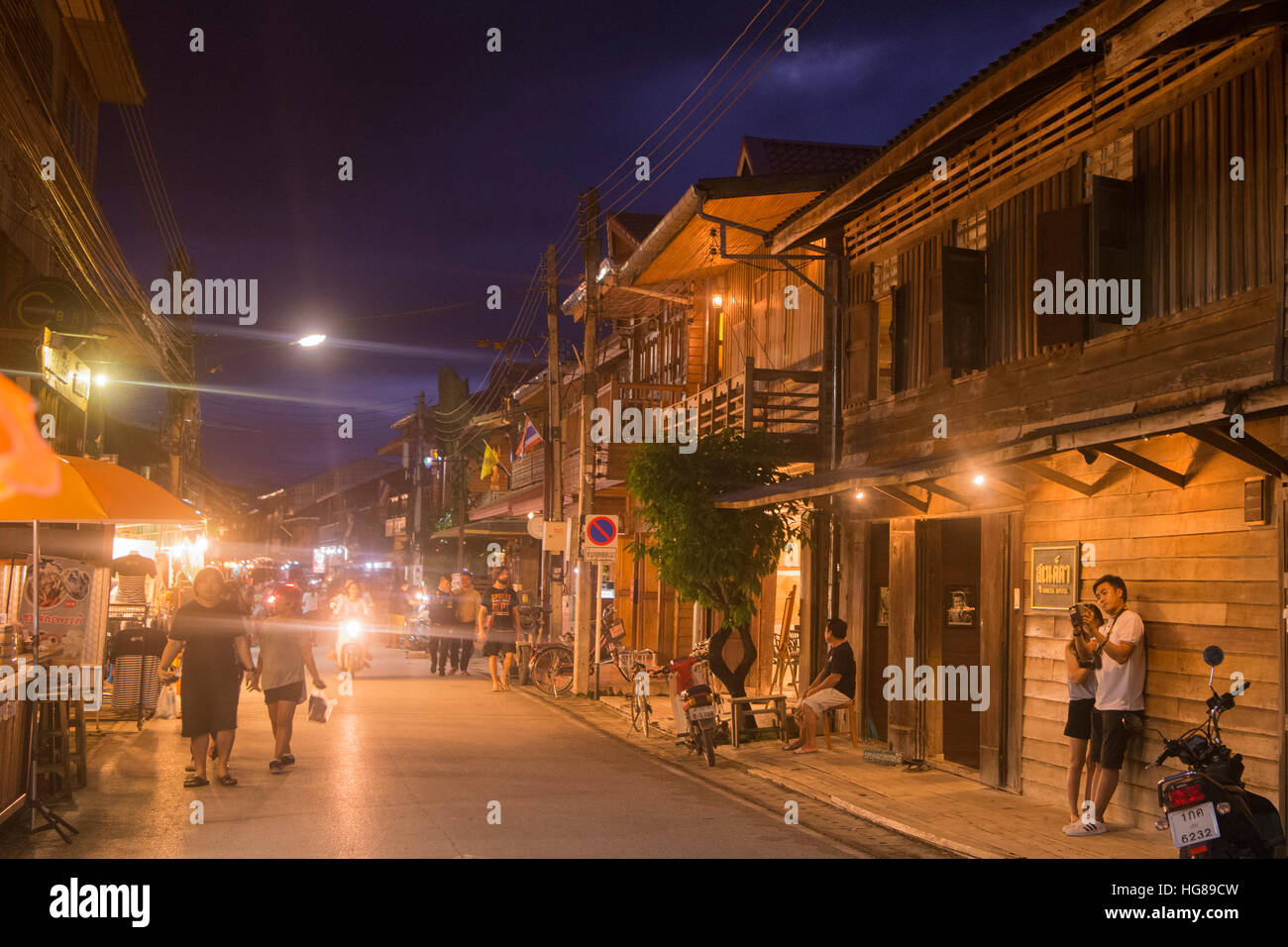 alte Holzhäuser in der alten Stadt von Chiang Khan im Isan in Nord-Ost-Thailand Stockfoto