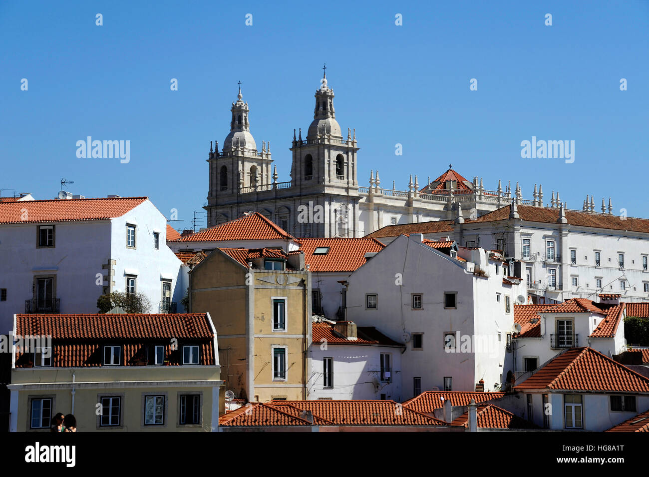 Igreja de São Vicente de Fora Kirche und Kloster Blick vom Miradouro Portas Sol, Alfama, Lissabon, Lissabon, Portugal Stockfoto