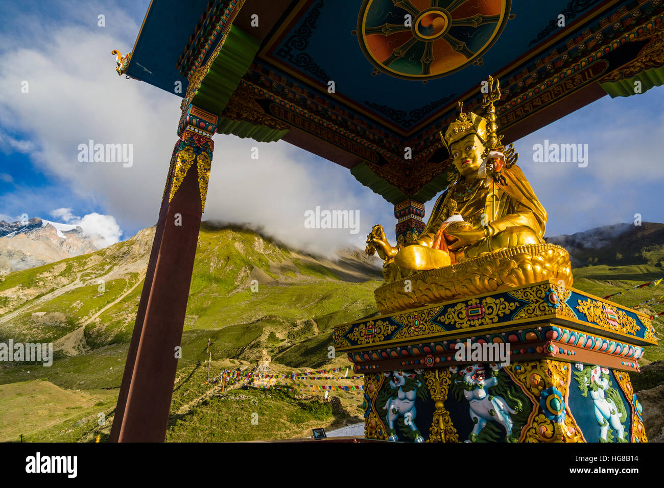 Goldene Statue von Padmasambhava, Muktinath, Mustang District, Nepal Stockfoto