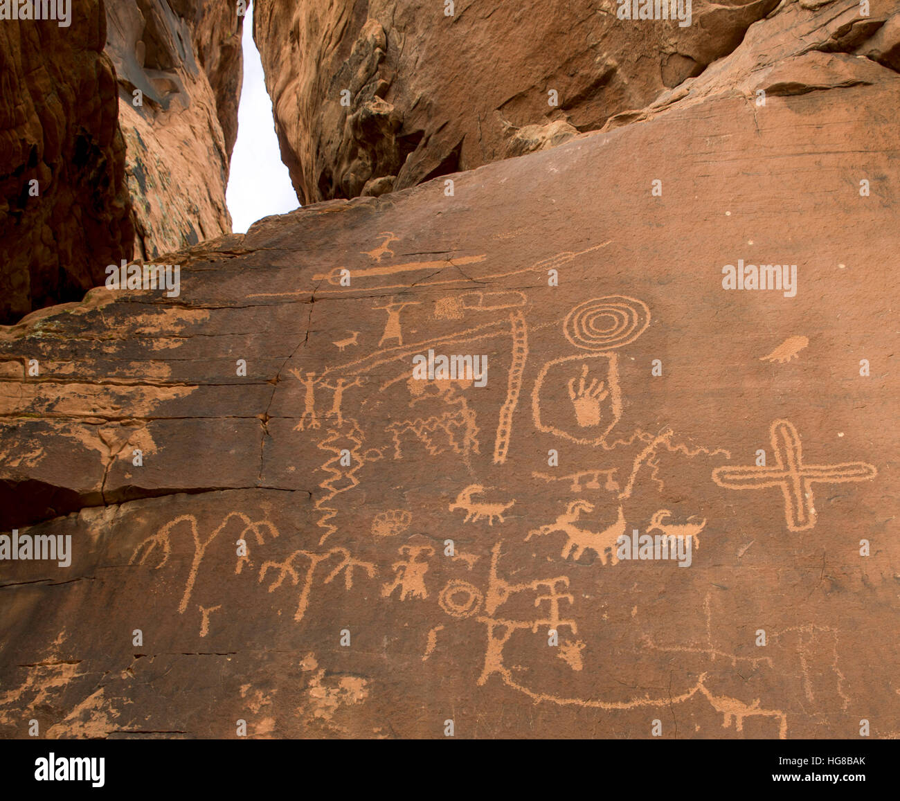 Indianische Petroglyphen von Anasazi, Atlatl Rock Valley of Fire, Nevada, USA Stockfoto