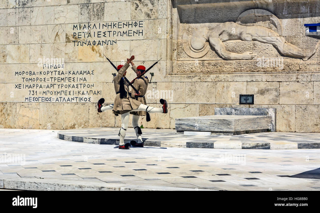 Athen, Griechenland - Juni 04:2016. Zeremonielle Wachablösung vor dem griechischen Parlament. Stockfoto