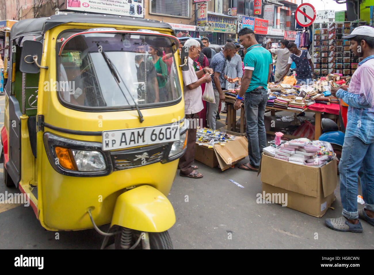 Beschäftigt Straßenszene im Stadtteil Pettah, Colombo, Sri Lanka Stockfoto