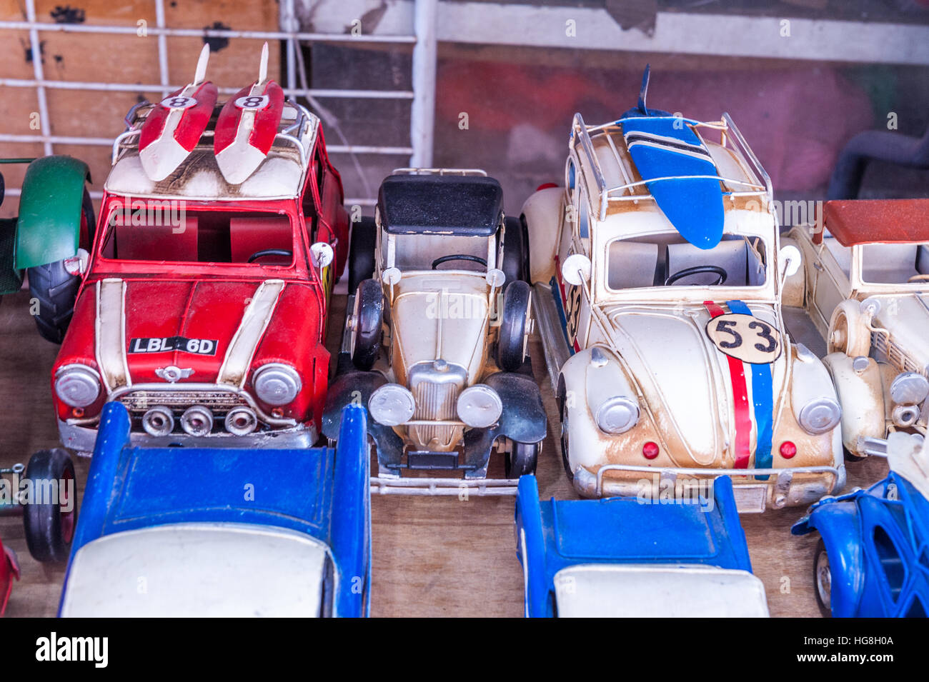 Israel, Tel Aviv-Yafo, Shuk Hapishpeshim Flohmarkt - Spielzeugautos Stockfoto