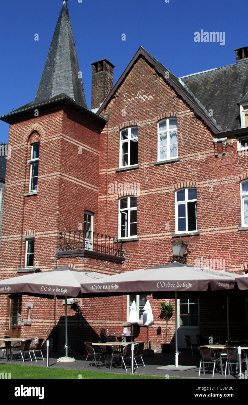 Maison Leffe in Dinant Belgien befindet sich in einem alten Kloster und bietet ein Museum und ein Verkostungsraum für Leffe Bier. Stockfoto