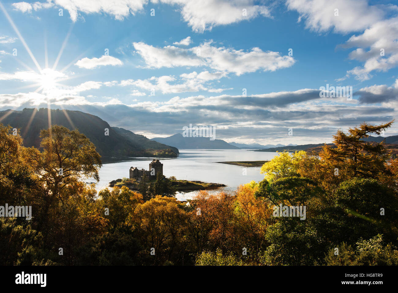 Eilean Donan Castle Herbst Sonnenlicht Schottisches Hochland Stockfoto