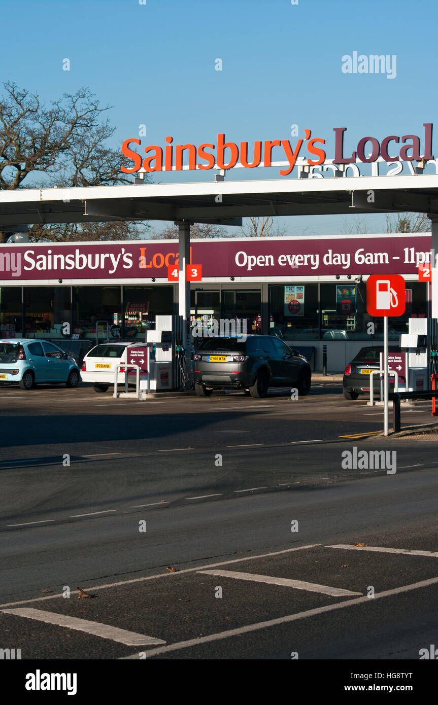 Sainsburys lokale Benzin Tankstelle Vorplatz Stockfoto