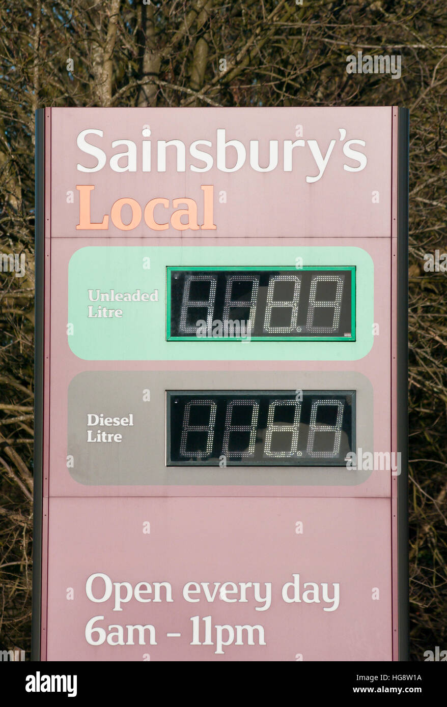 Sainsburys lokale Kraftstoff Preis Zeichen Stockfoto