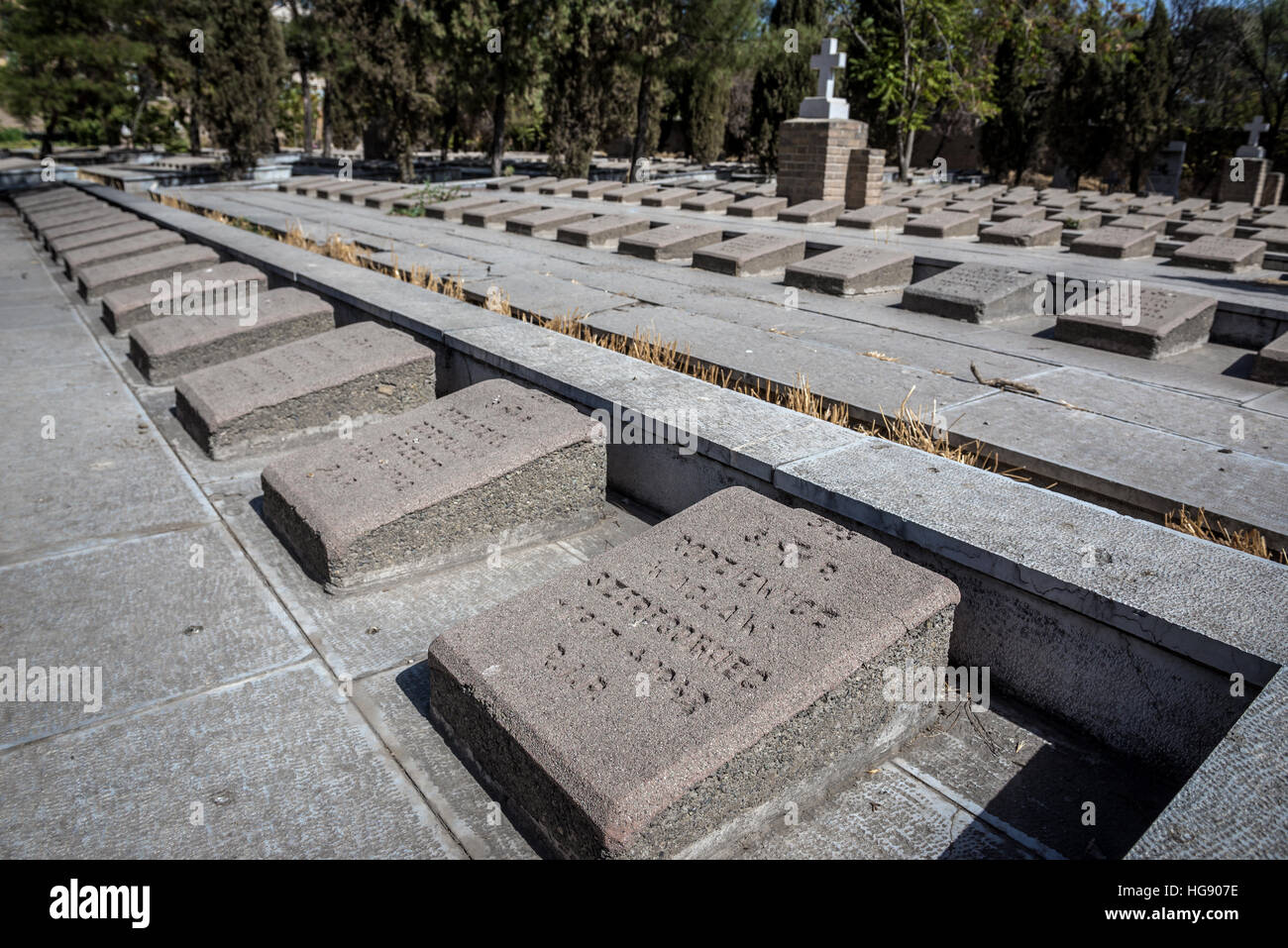 Gräber im polnischen Teil des Doulab Friedhof in Teheran, wichtigste und größte Ort der Bestattung der polnischen Flüchtlinge im Iran in der Zeit des 2. Weltkrieges Stockfoto