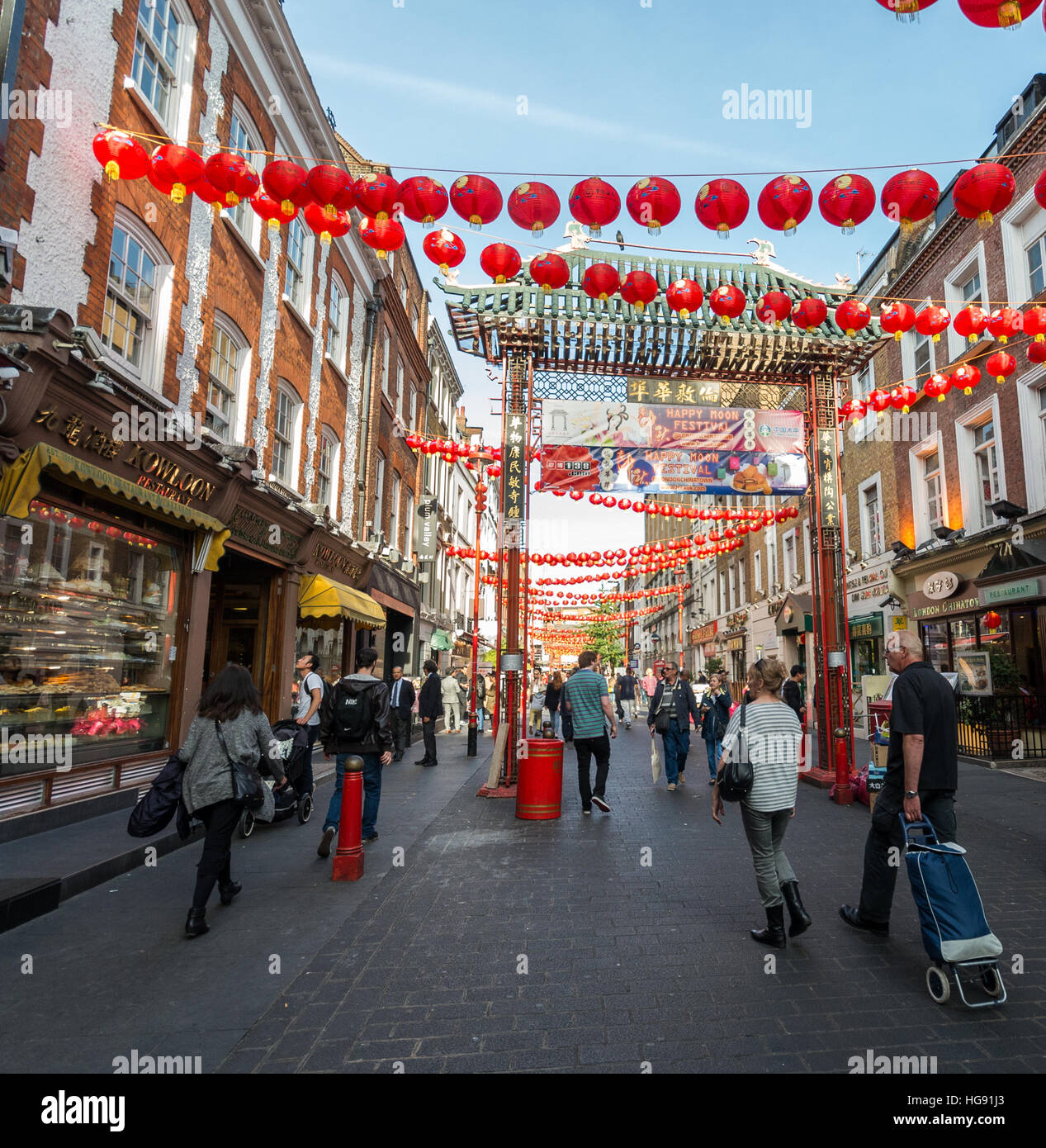 Chinatown ist dekoriert mit Lampions zum Mooncake Festival feiern in London, England Stockfoto