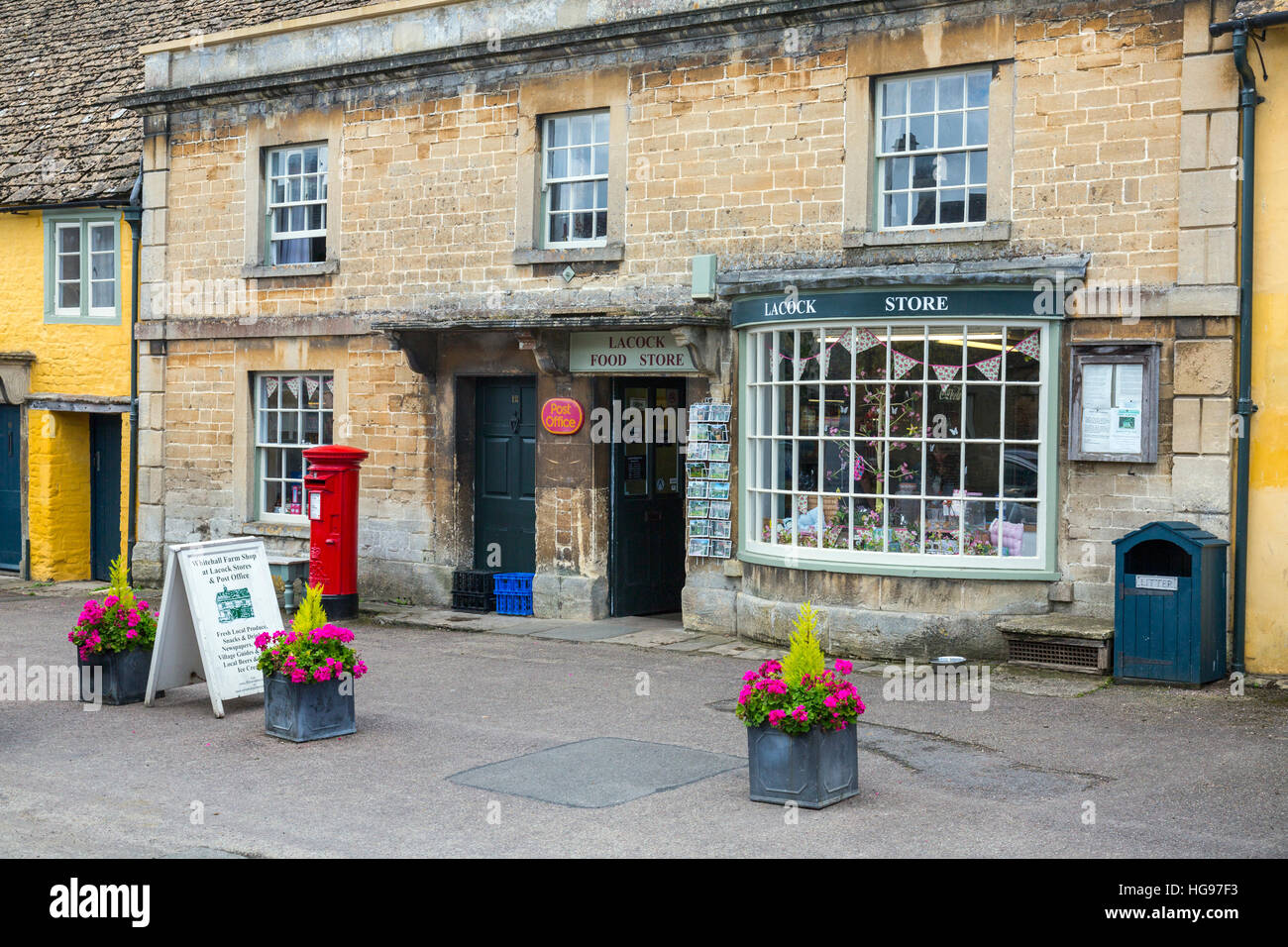 Der Dorfladen und Post im Dorf Lacock, Wiltshire, England, UK Stockfoto