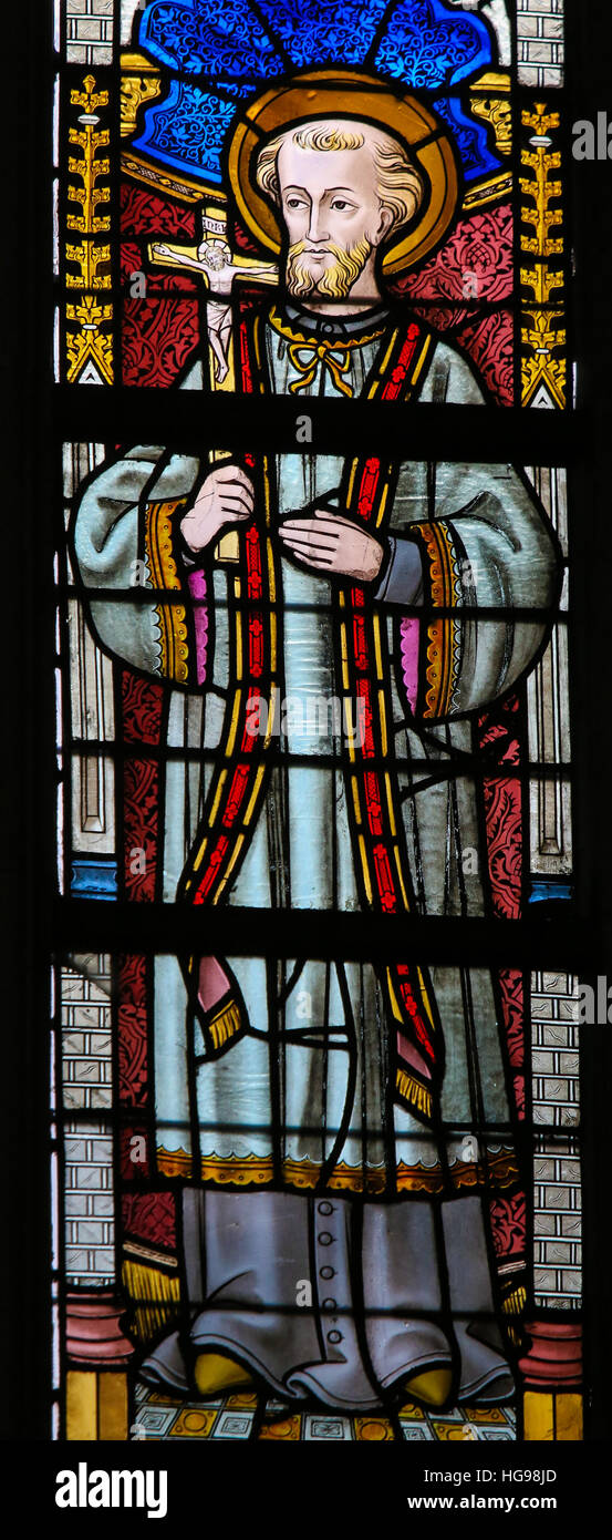 Glasmalerei-Fenster Darstellung Saint Francis Xavier, berühmte Jesuitenmissionar, in der Kathedrale St. Bavo in Gent, Flandern, Belgien. Stockfoto