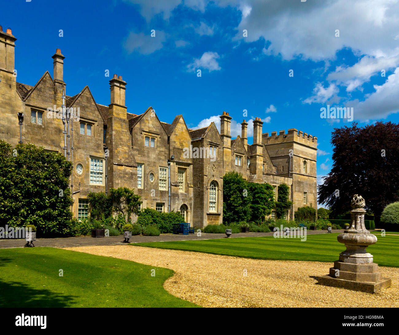 Blick über den Rasen Schloss Grimsthorpe in Lincolnshire England UK