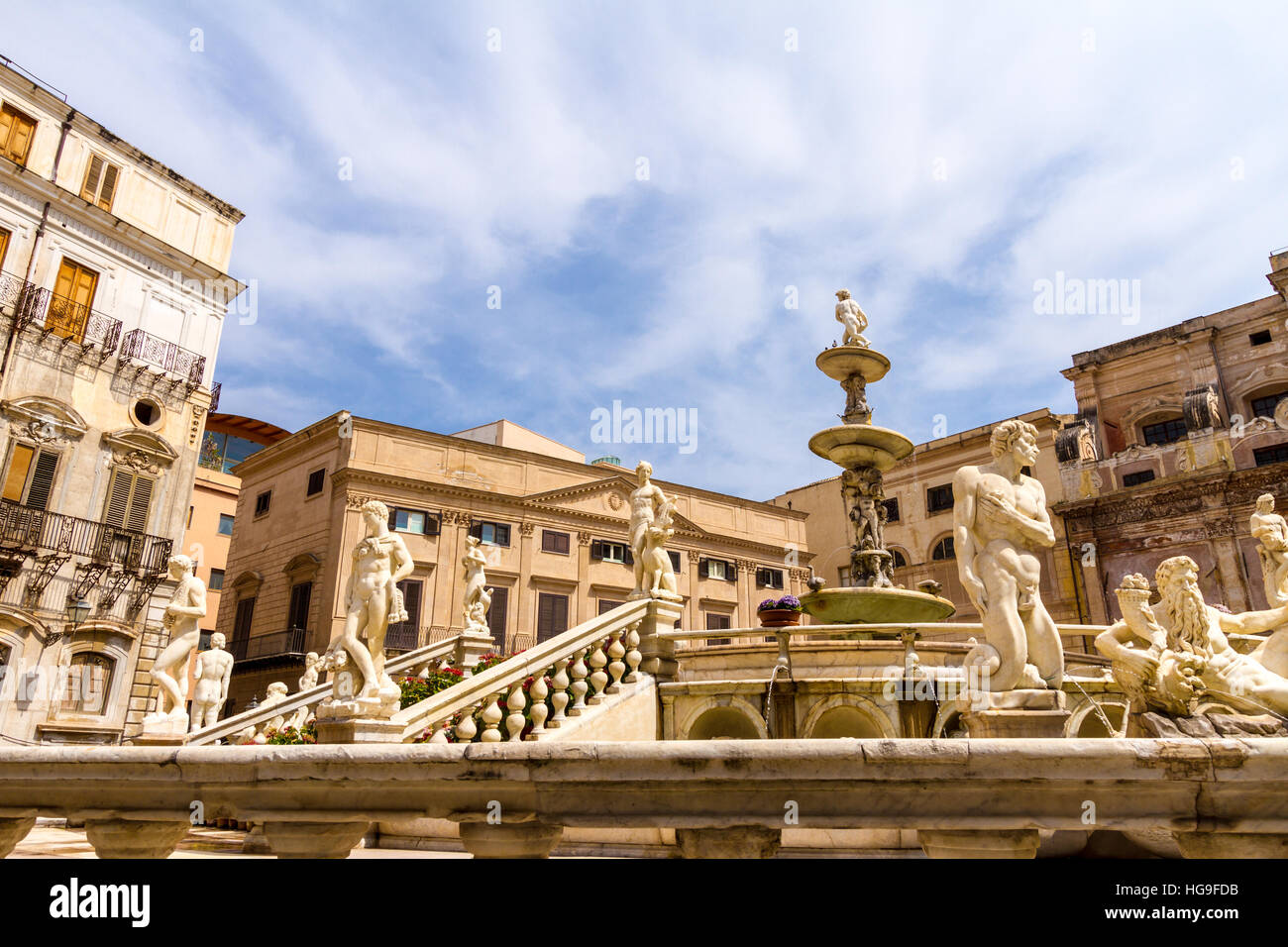 Die Praetorian-Brunnen (Italienisch: Fontana Pretoria) ist ein monumentaler Brunnen von Palermo, Sizilien Stockfoto