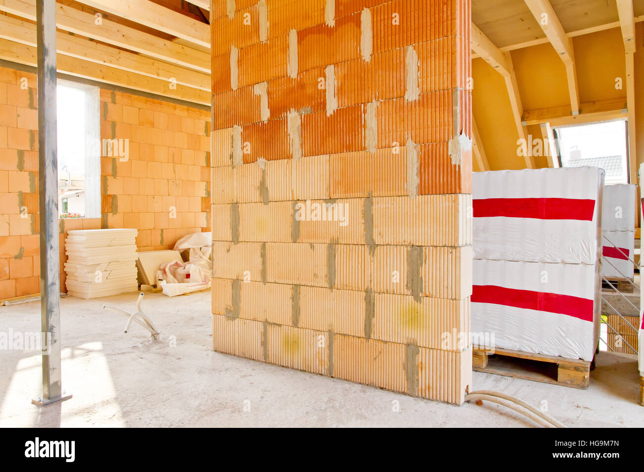 Indoor Bild von einem Holzrahmen Dachstuhl Dachkonstruktion auf ein neues Haus Stockfoto
