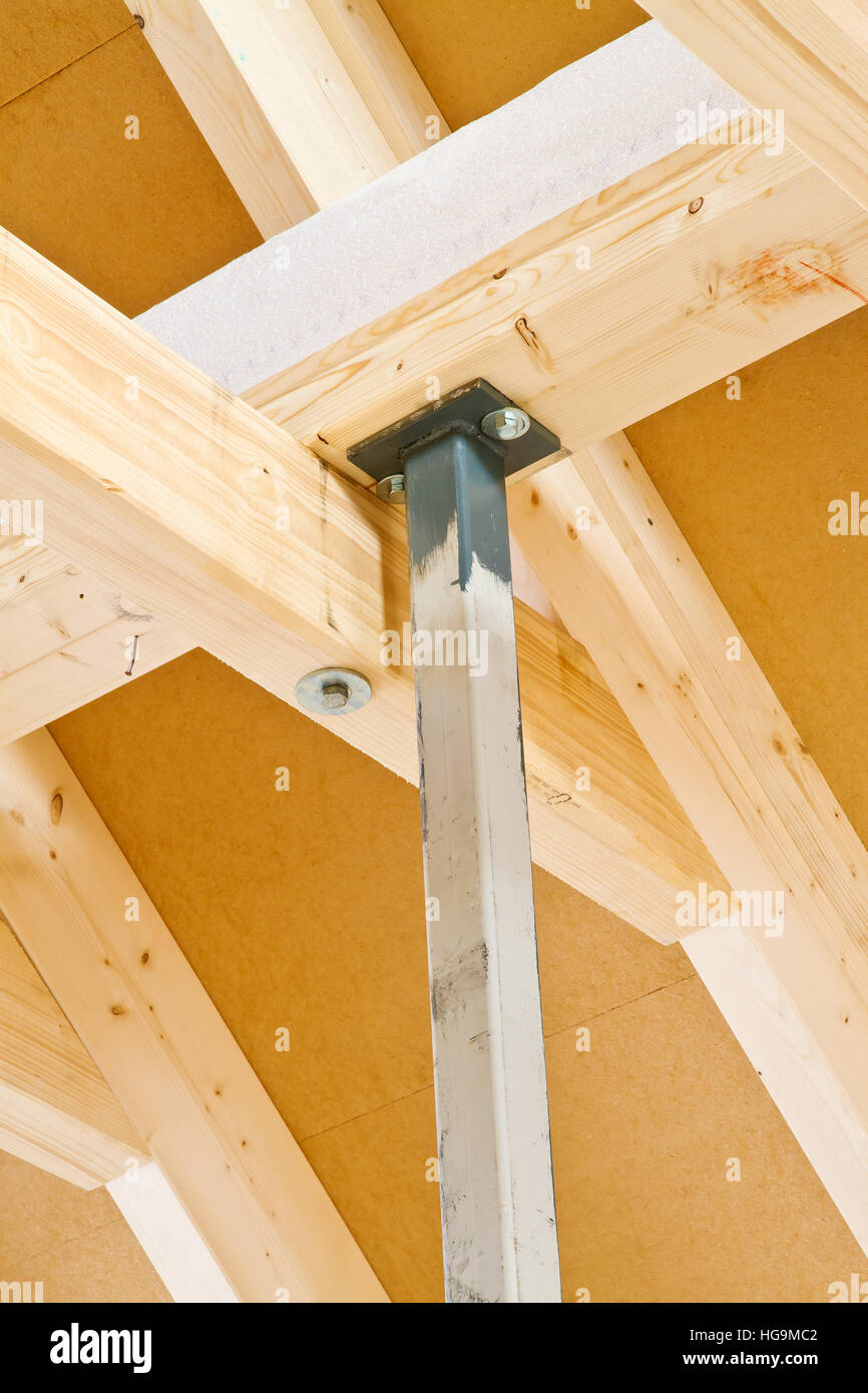 Indoor Bild von einem Holzrahmen Dachstuhl Dachkonstruktion auf ein neues Haus Stockfoto