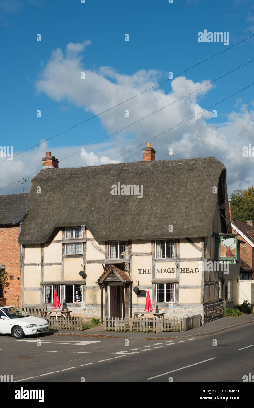 Der Hirsch Kopf Pub, Wellesbourne, Warwickshire, England, Vereinigtes Königreich Stockfoto