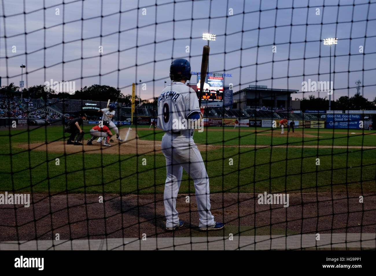 POMONA, NY: Nacht Baseball-Spiel zwischen die Rockland Felsbrocken und Trois-Rivieres Aigles. 03.07.2016 Stockfoto