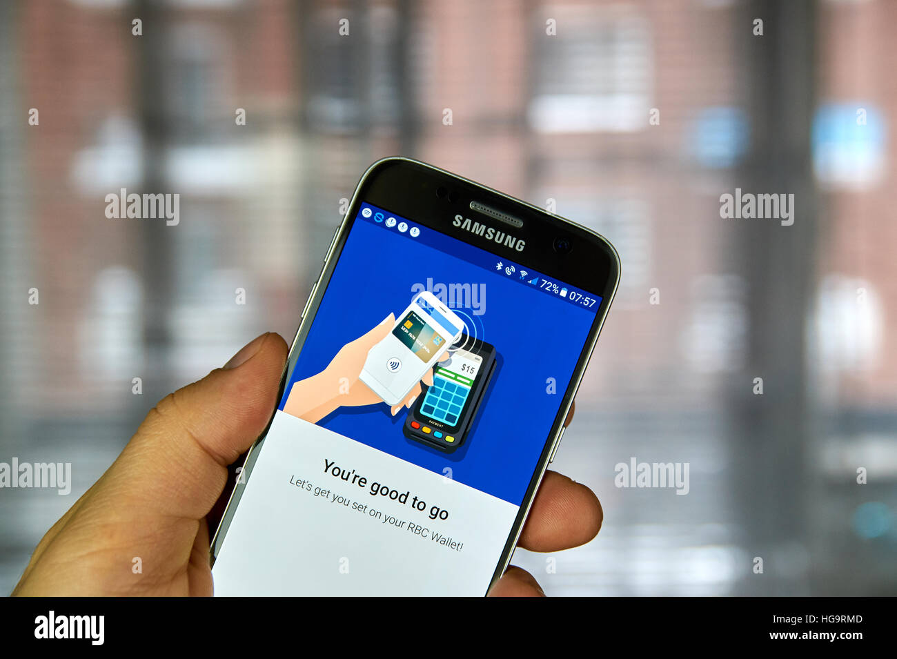 MONTREAL, Kanada - 23. Dezember 2016: NFC android Zahlungsantrag auf Samsung S7-Bildschirm. Stockfoto