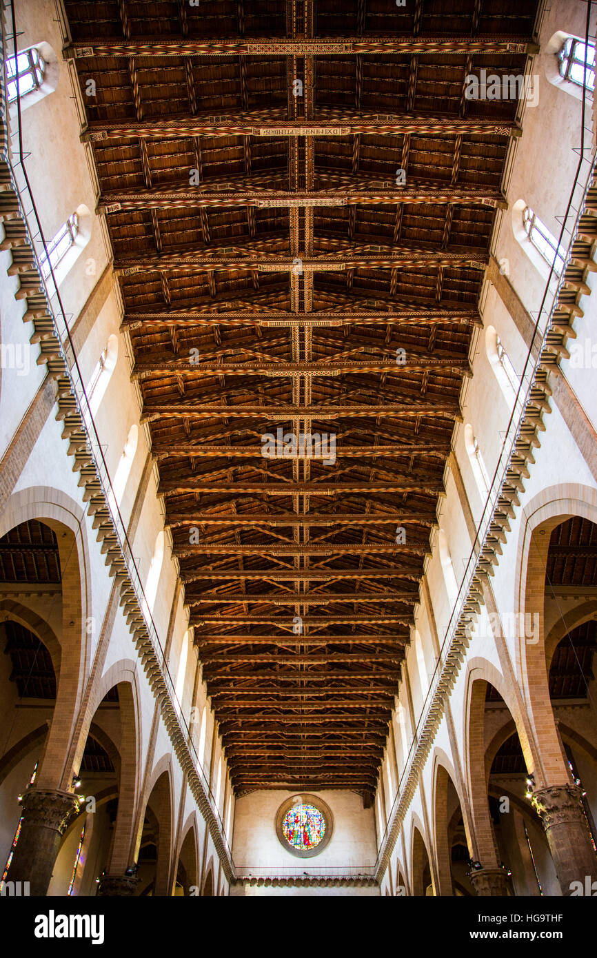 Der reich verzierte Decke der Basilika Santa Croce in Florenz. Stockfoto