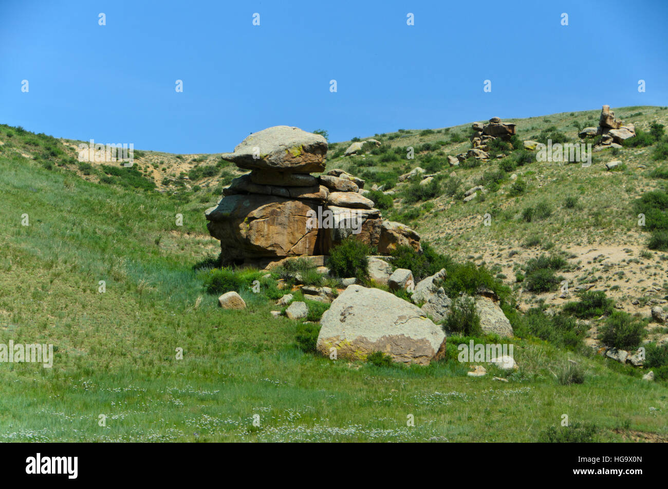 Steinhaufen wie diese sehen Sie im Hustai Nationalpark Stockfoto