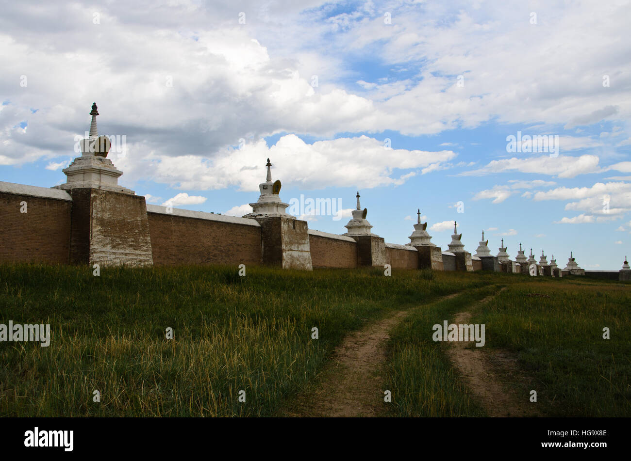 Die Ziegelmauer, garniert mit 108 Pagoden des Klosters Erdene Zuu Stockfoto