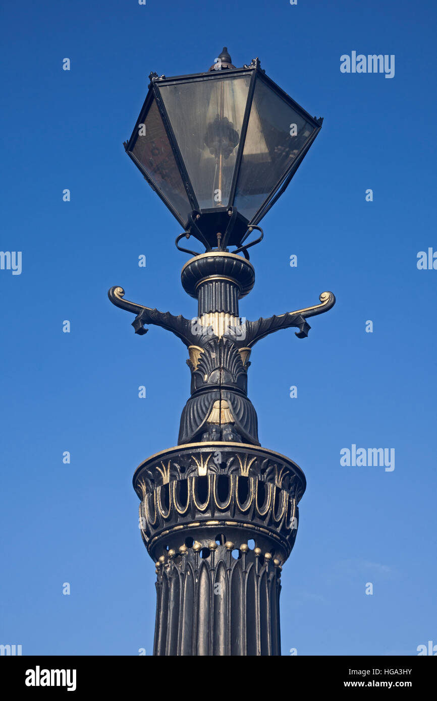 London, New Cross eine reich verzierte Grad II aufgeführten viktorianischen Gaslampe am Kender Dreieck in New Cross Road Stockfoto