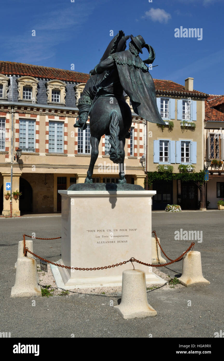 Rückansicht der Bronzestatue von d ' Artagnan, einer der drei Musketiere, im Ort d ' Artagnan, Lupiac, Frankreich. Stockfoto