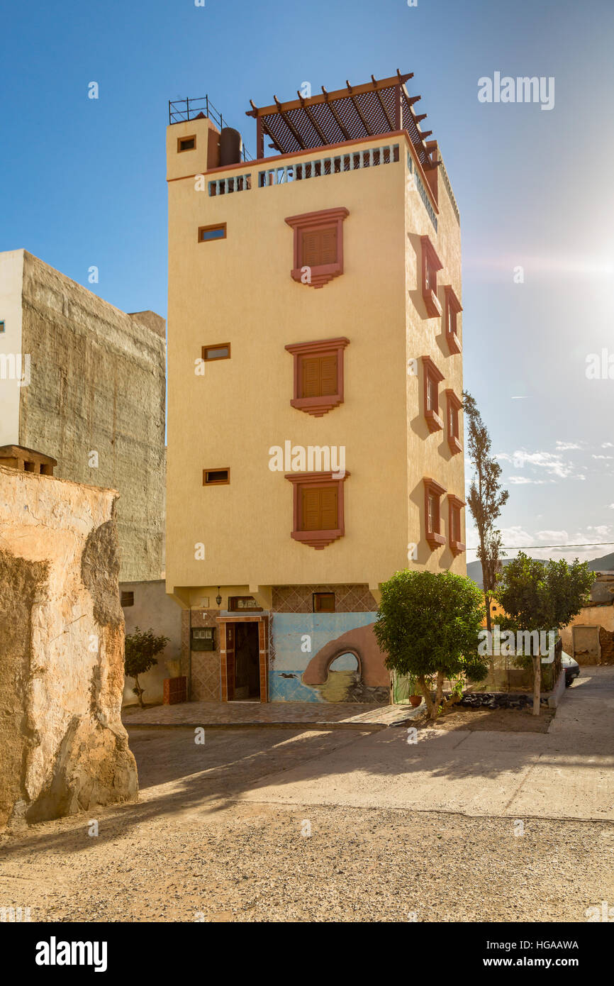 Straßenansicht der Hafenstadt Sidi Ifni, südwestlichen Marokko. Stockfoto