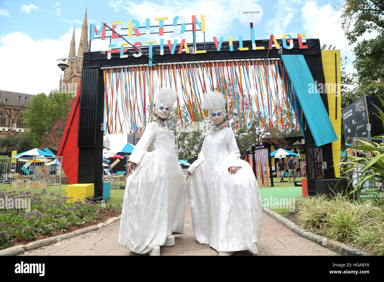 Sydney, Australien. 6. Januar 2017. Das Meriton Festival Village im Hyde Park öffnet sich am 6. Januar und läuft mehr als 21 Nächte für die gesamte Dauer der Sydney Festival. Im Bild: Spanische Haar Skulpturen Pulsipher. Bildnachweis: © Richard Milnes/Alamy Live-Nachrichten Stockfoto